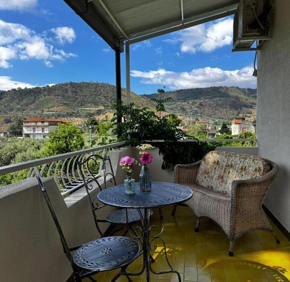 مبيت وإفطار Vida Locrese Con Piscina Salata