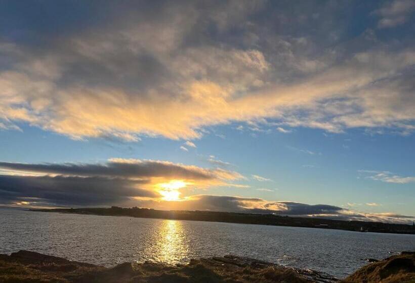 צימר Wee Coastal Snug