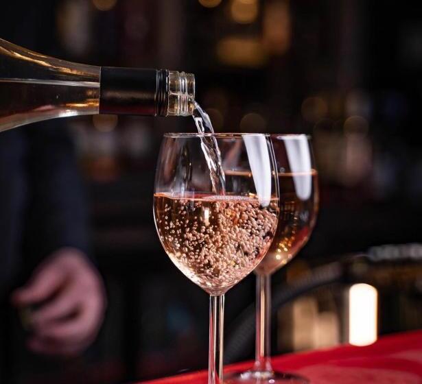 Deira Hotel & Apartments