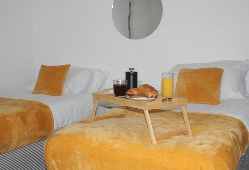 Elegant Room In St Albans