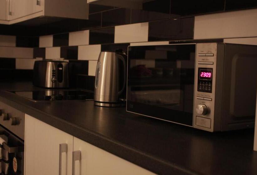 Elegant Room In St Albans