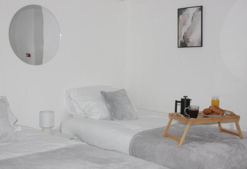 Elegant Room In St Albans