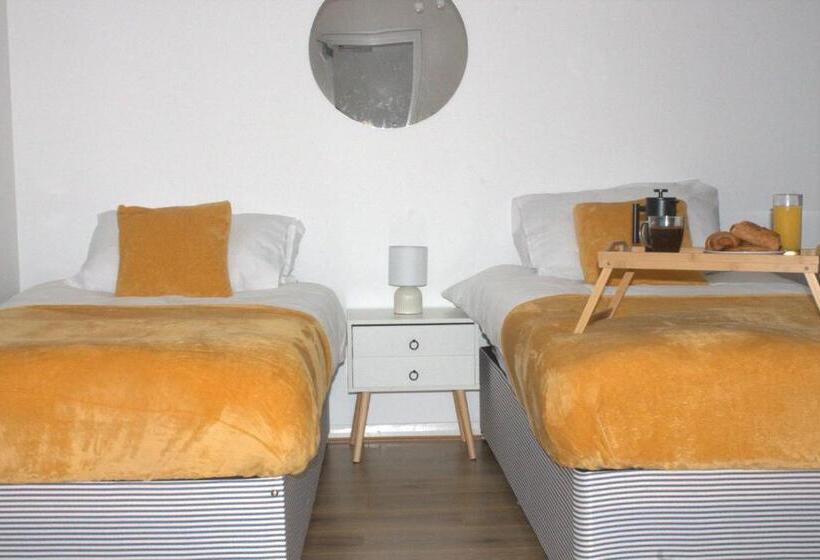 Elegant Room In St Albans