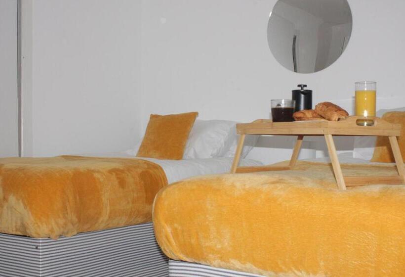 Elegant Room In St Albans