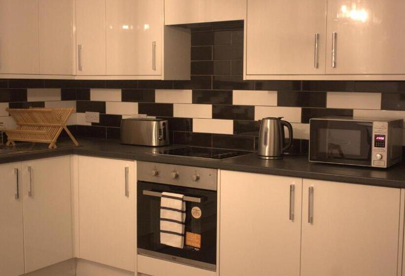 Elegant Room In St Albans