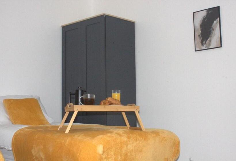 Elegant Room In St Albans