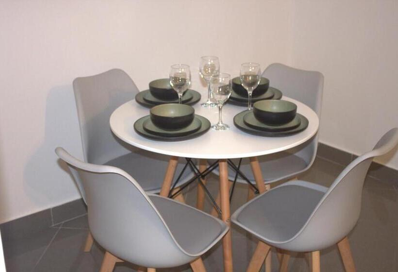 Elegant Room In St Albans