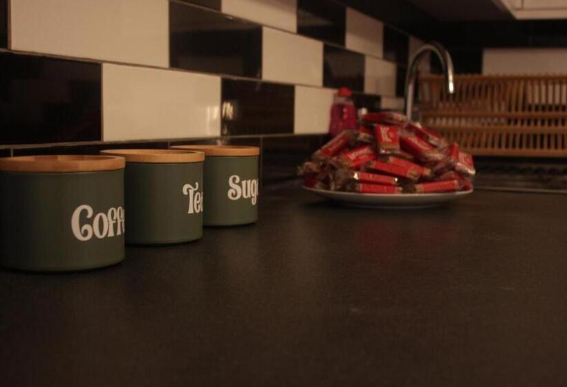 Elegant Room In St Albans