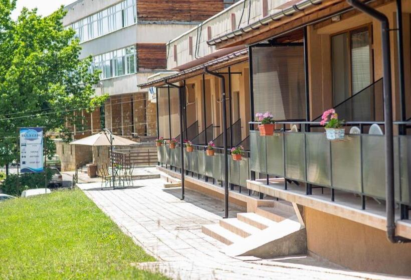 فندق комплекс плавис