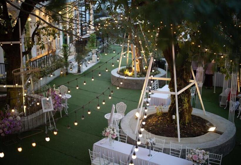 فندق Bananaleaf Wedding Cafe & Resort
