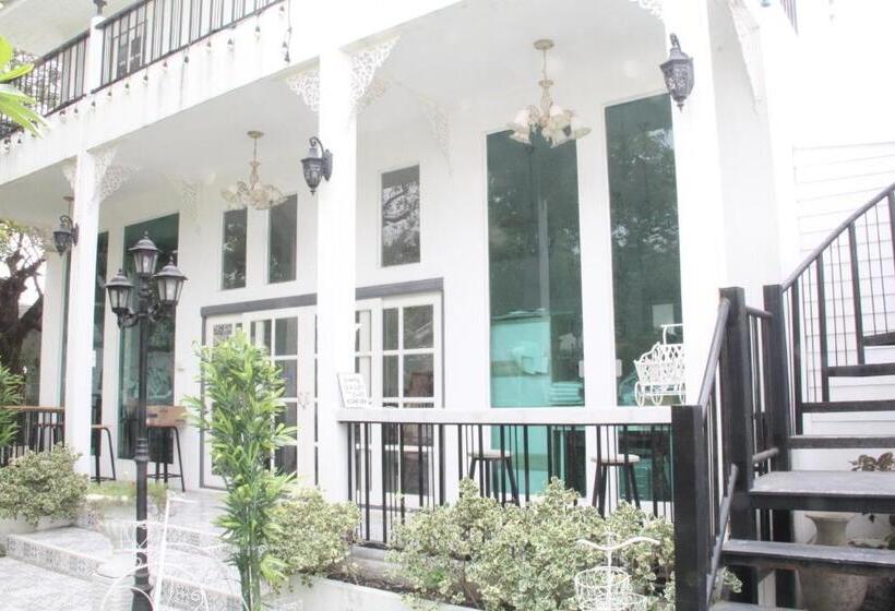 فندق Bananaleaf Wedding Cafe & Resort