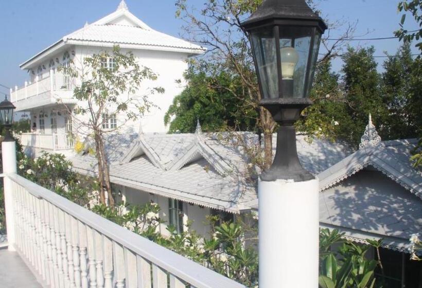 فندق Bananaleaf Wedding Cafe & Resort