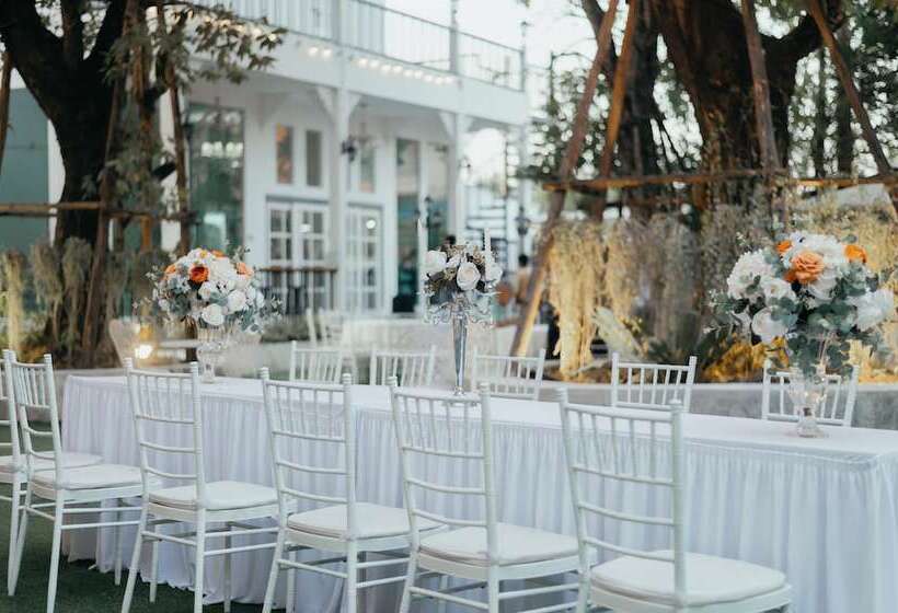 فندق Bananaleaf Wedding Cafe & Resort