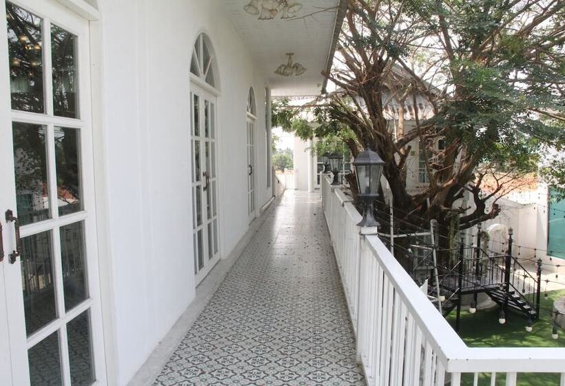 فندق Bananaleaf Wedding Cafe & Resort