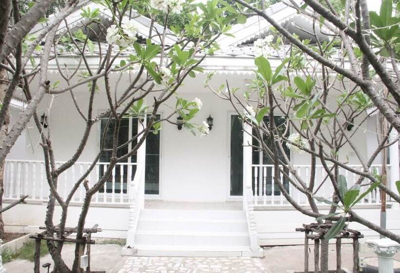 فندق Bananaleaf Wedding Cafe & Resort