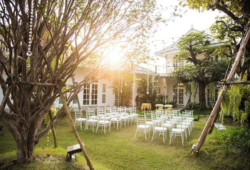 فندق Bananaleaf Wedding Cafe & Resort