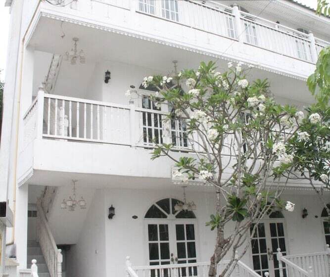 فندق Bananaleaf Wedding Cafe & Resort