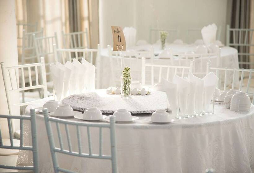 فندق Bananaleaf Wedding Cafe & Resort