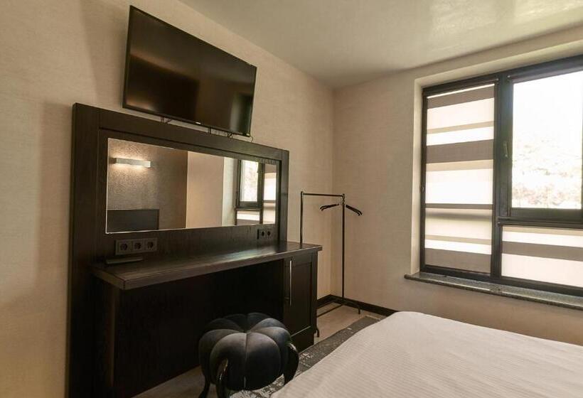 בית מלון כפרי Black Sea Resort