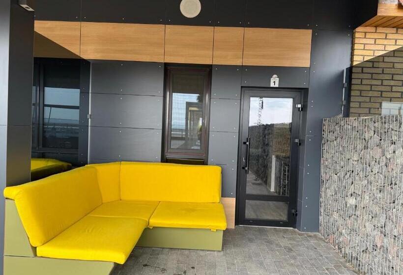 בית מלון כפרי Black Sea Resort