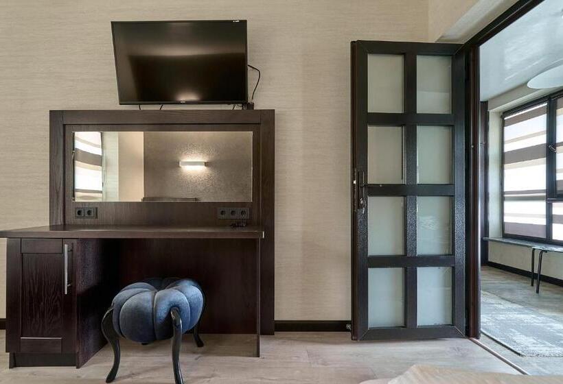 בית מלון כפרי Black Sea Resort