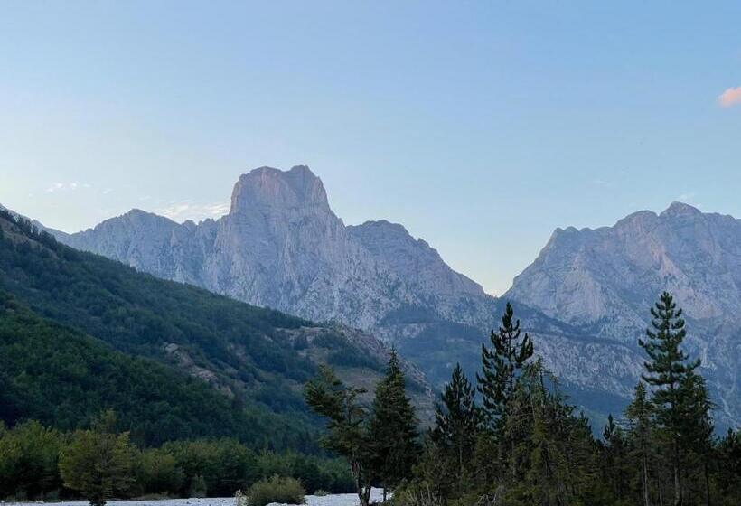 호텔 Bujtina Aroma E Malit