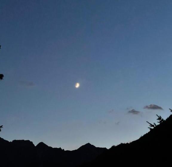 호텔 Bujtina Aroma E Malit