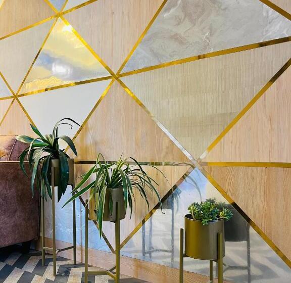 Grg Luxury Broadway Boutique Hotel At Prime Location Mall Road Darjelling Near Mahakaal Temple