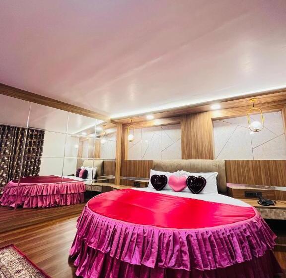 Grg Luxury Broadway Boutique Hotel At Prime Location Mall Road Darjelling Near Mahakaal Temple