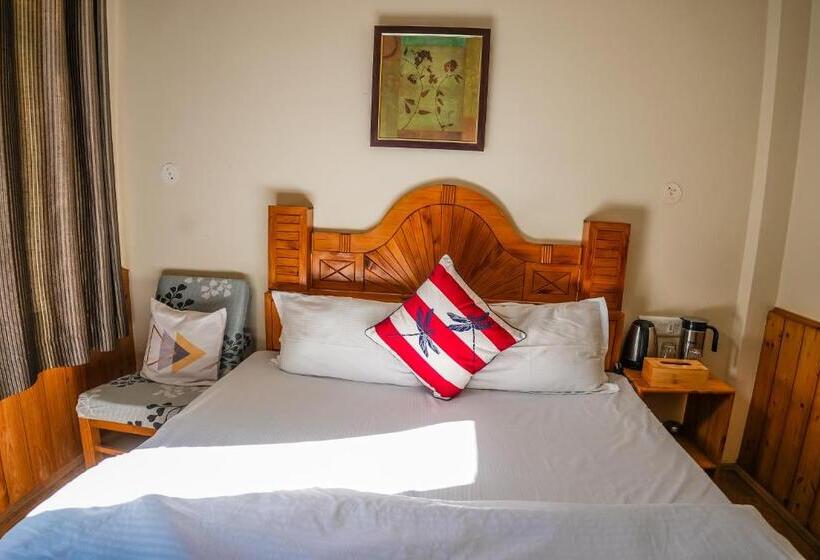 Hotel Kanhi Royal Stays