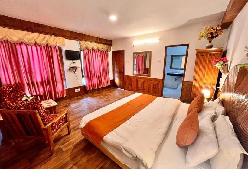 فندق The Vista Legacy Resort, Manali   ! Near Mall Road !! Hot & Cold Ac Rooms !! Best Selling !! Big Par