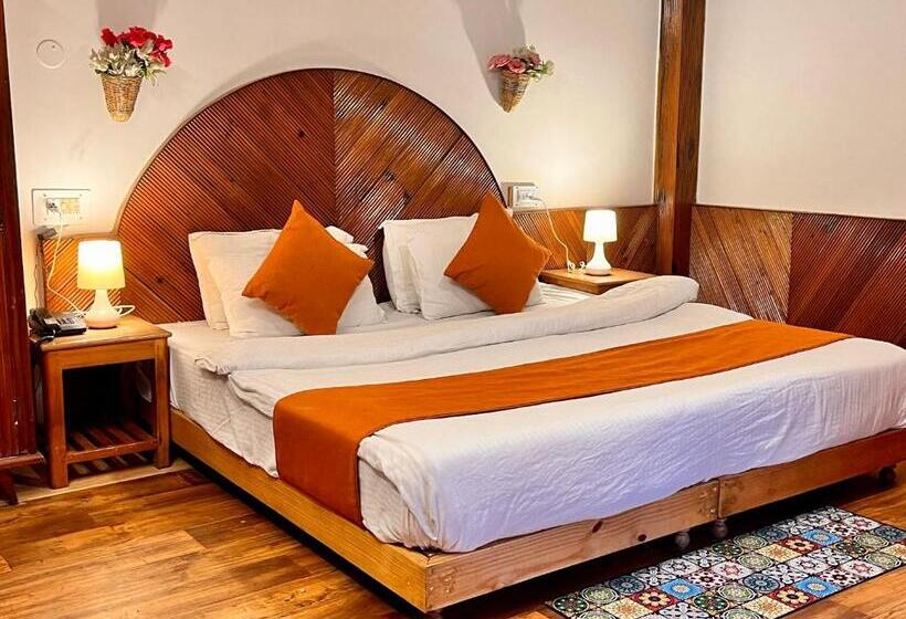 酒店 The Vista Legacy Resort, Manali   ! Near Mall Road !! Hot & Cold Ac Rooms !! Best Selling !! Big Par