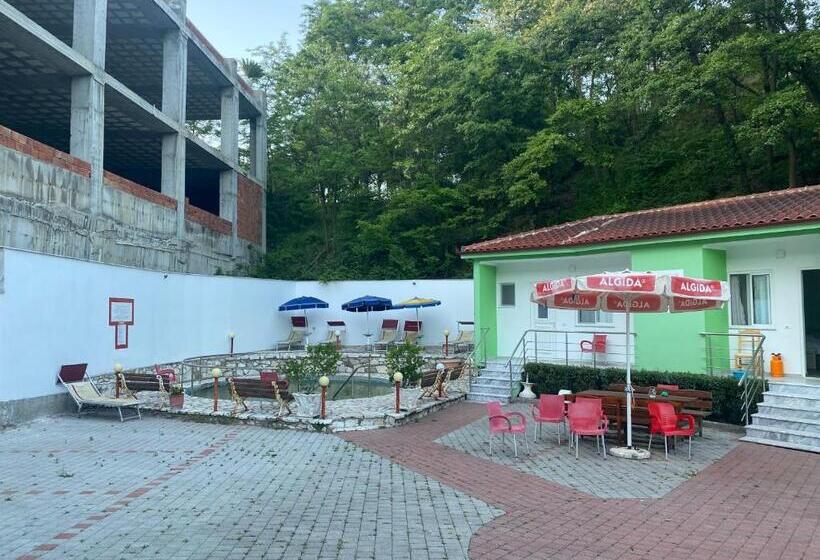 בית מלון כפרי Kurativ Vathi Idrizi