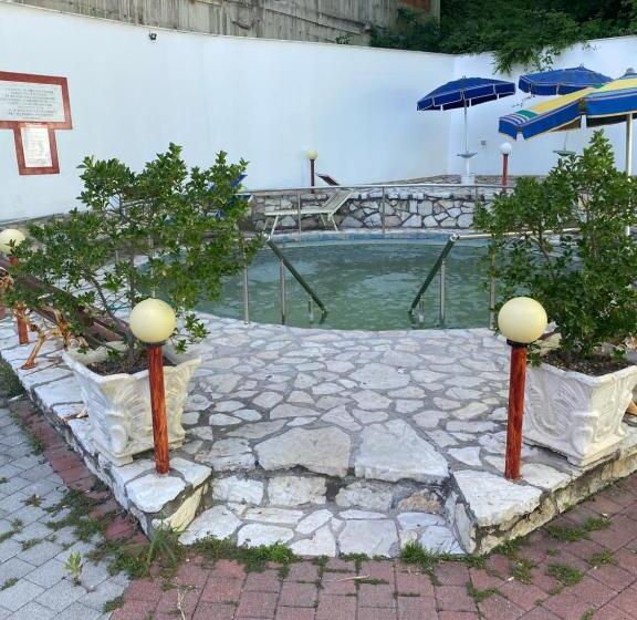 בית מלון כפרי Kurativ Vathi Idrizi