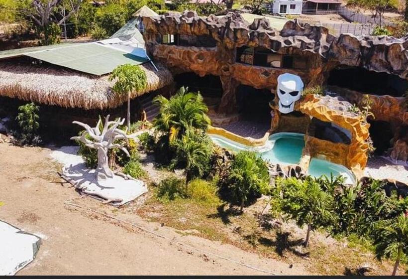 فندق La Perla Negra Pirate Tours