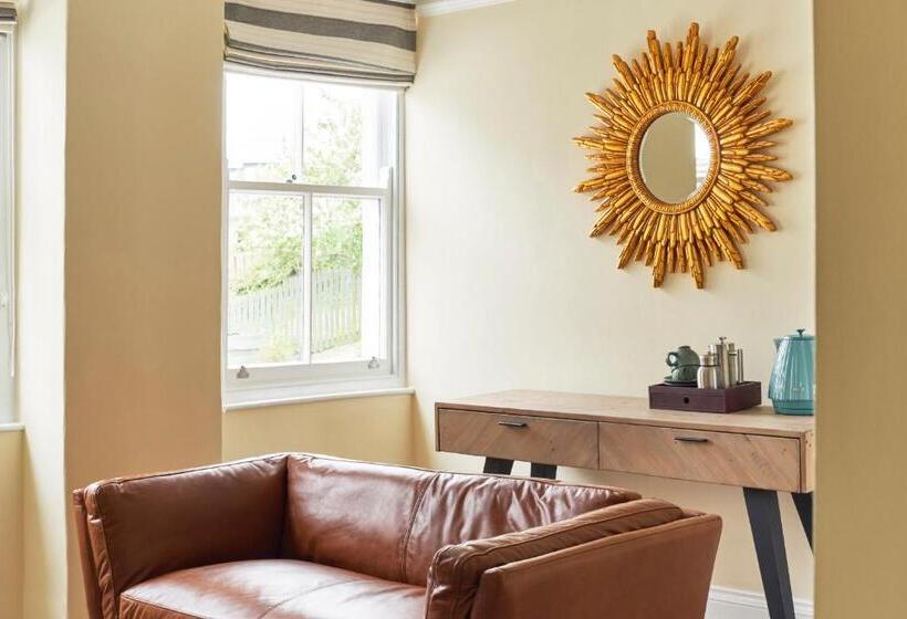 호텔 Outlaw S Guest House