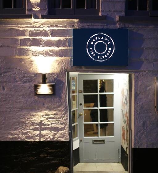 호텔 Outlaw S Guest House