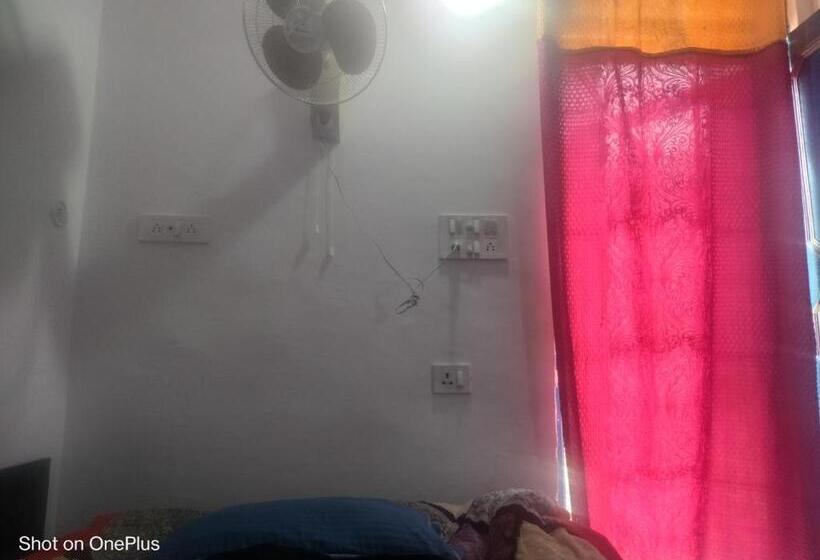 酒店 Parwati Lodge And Restaurant