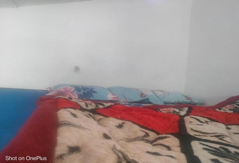 酒店 Parwati Lodge And Restaurant