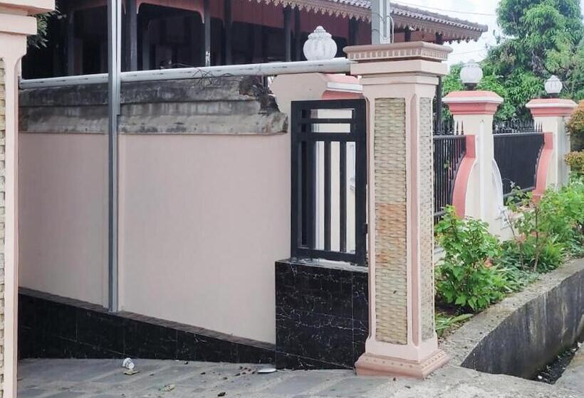 בית מלון כפרי Reddoorz Syariah At Pudja Kesuma Lampung