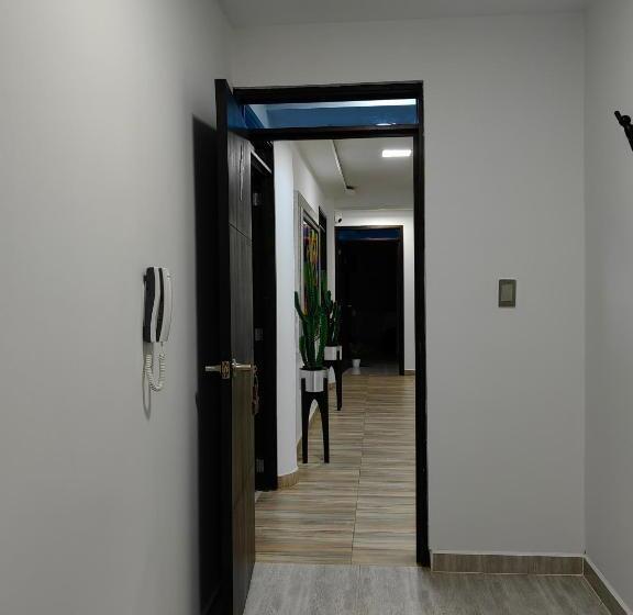 Отель Safaris Versalles