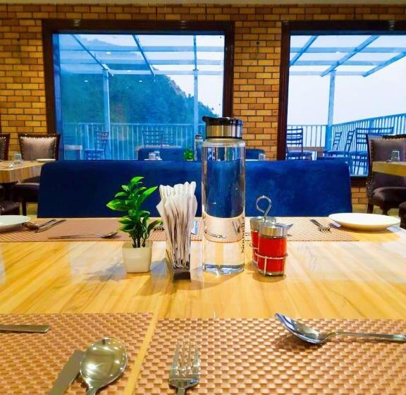 Отель The Green Acres