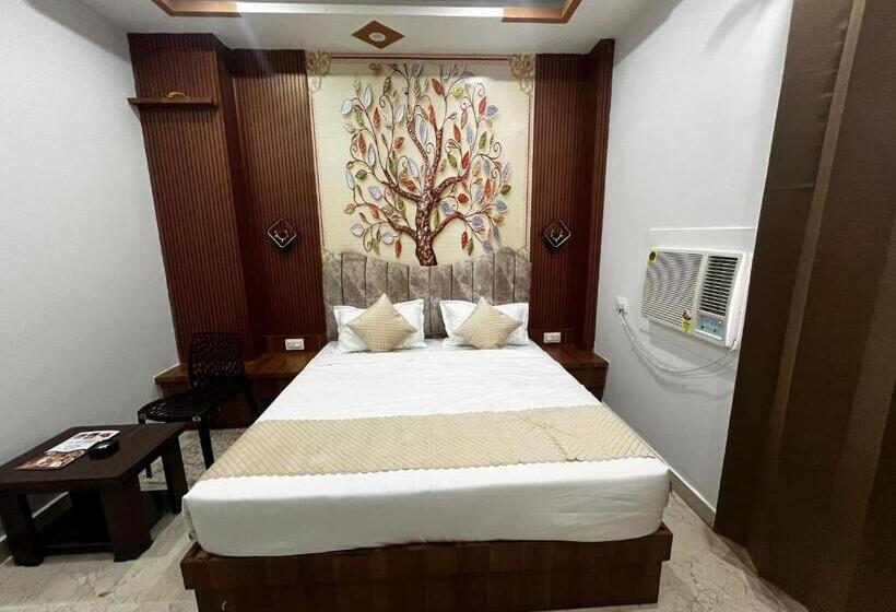 Отель The Hills