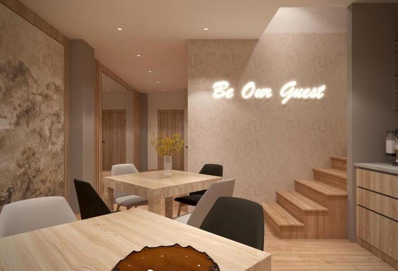 هتل University Boutique Rooms