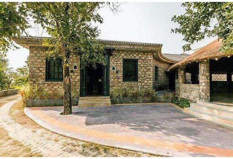 בית מלון כפרי Van The Retreat