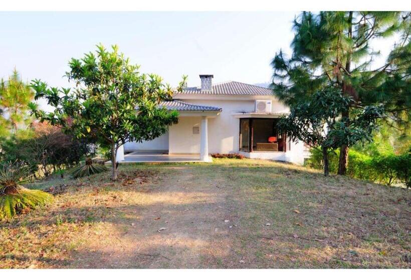 בית מלון כפרי Van The Retreat