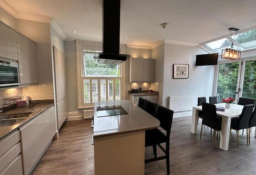 Lennox Lea Studios And Apartments