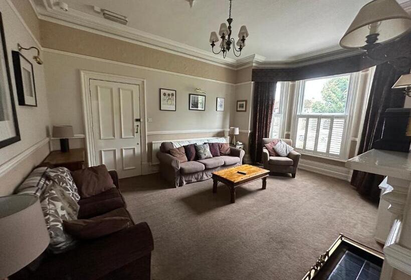 Lennox Lea Studios And Apartments