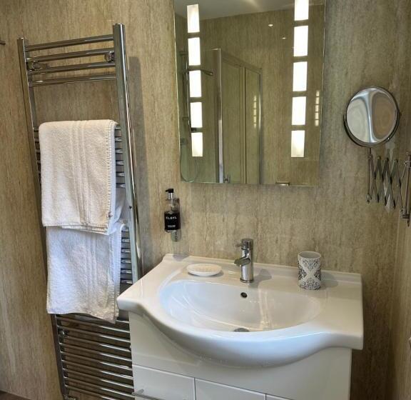 Lennox Lea Studios And Apartments