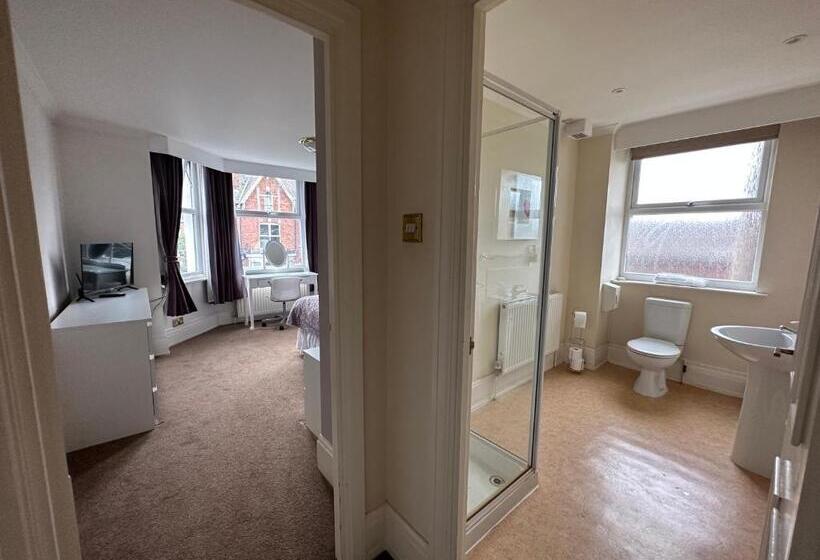 Lennox Lea Studios And Apartments